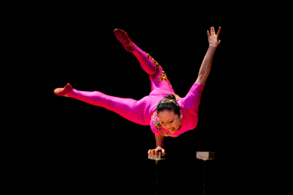 Chinese Acrobatics with Li Liu
